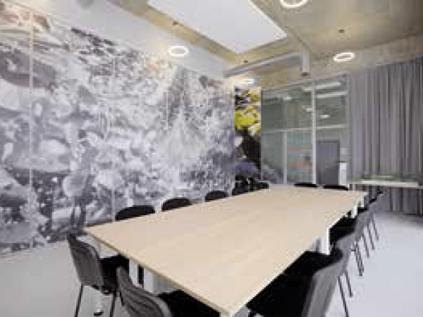 Bureaux, ateliers et entrepôts en hôtel d'entreprises à Vélines