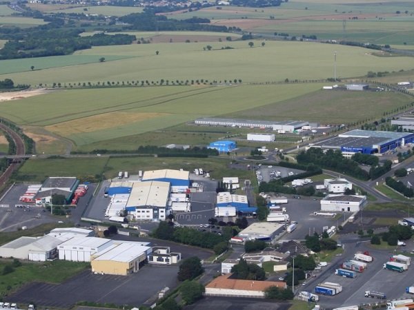 Terrain 3200 m² dédié au transport, la logistique et à l'industrie près de Niort