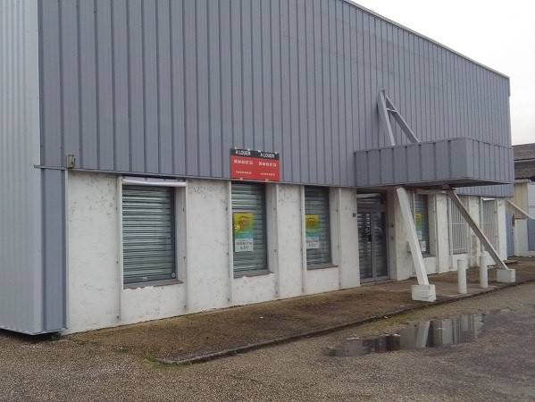 Local professionnel 240 m² + mezzanine à vendre ou à louer