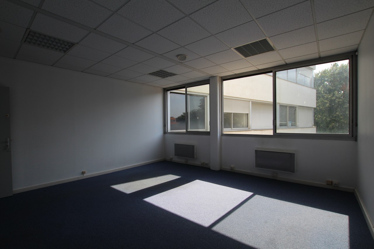Villenave d'Ornon rocade (sortie 18) bureau 33 m²