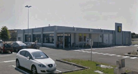 Local commercial de 903m² Saint-Jean-d'Angely