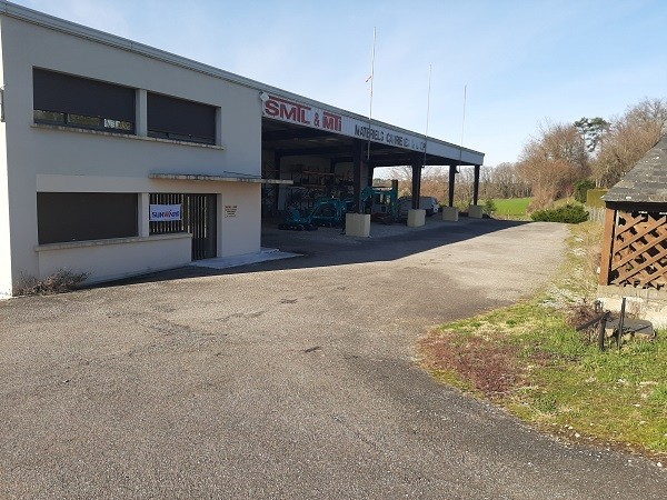 Batiment de 825m² sur 7000 m² de terrain