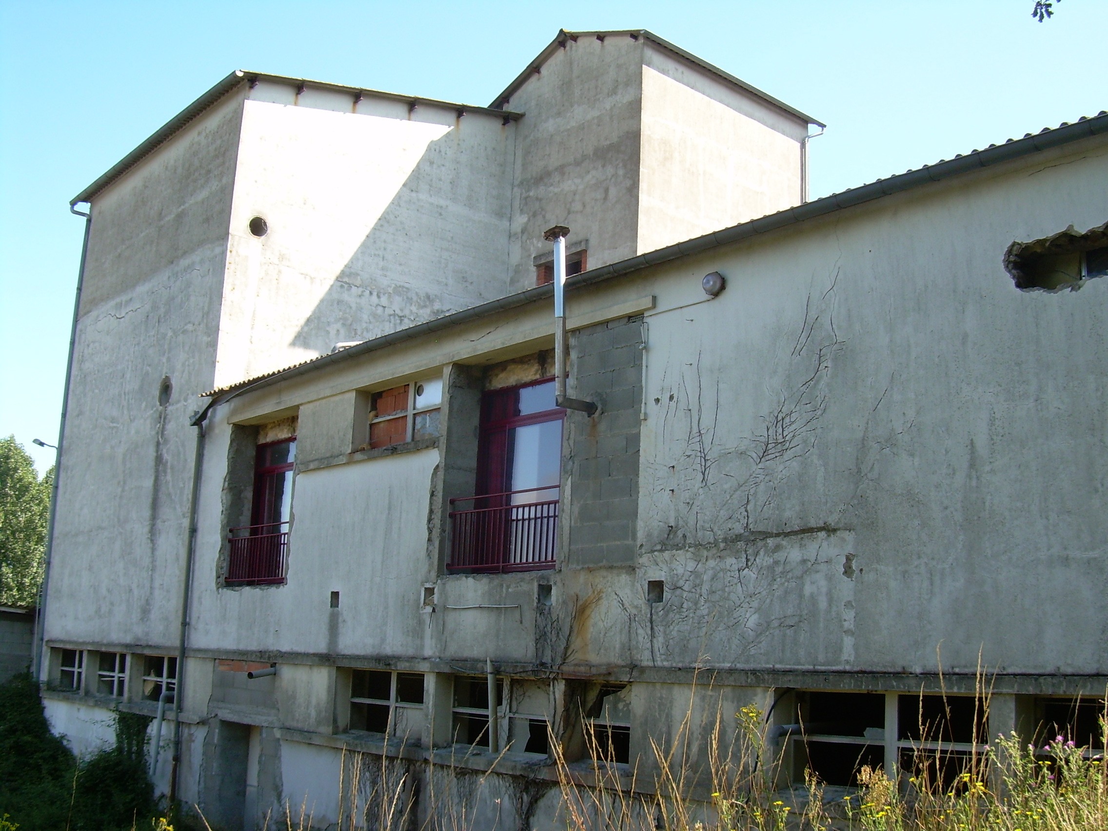 BATIMENT A VENDRE DE 1000 M2 - DEUX-SEVRES