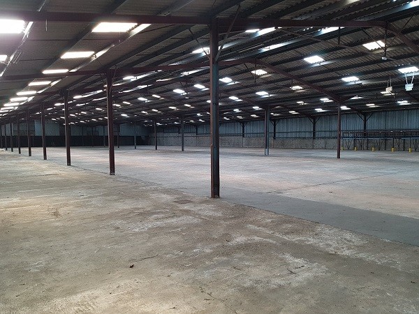Entrepôt de 4116m² à louer ROULLET ST ESTEPHE