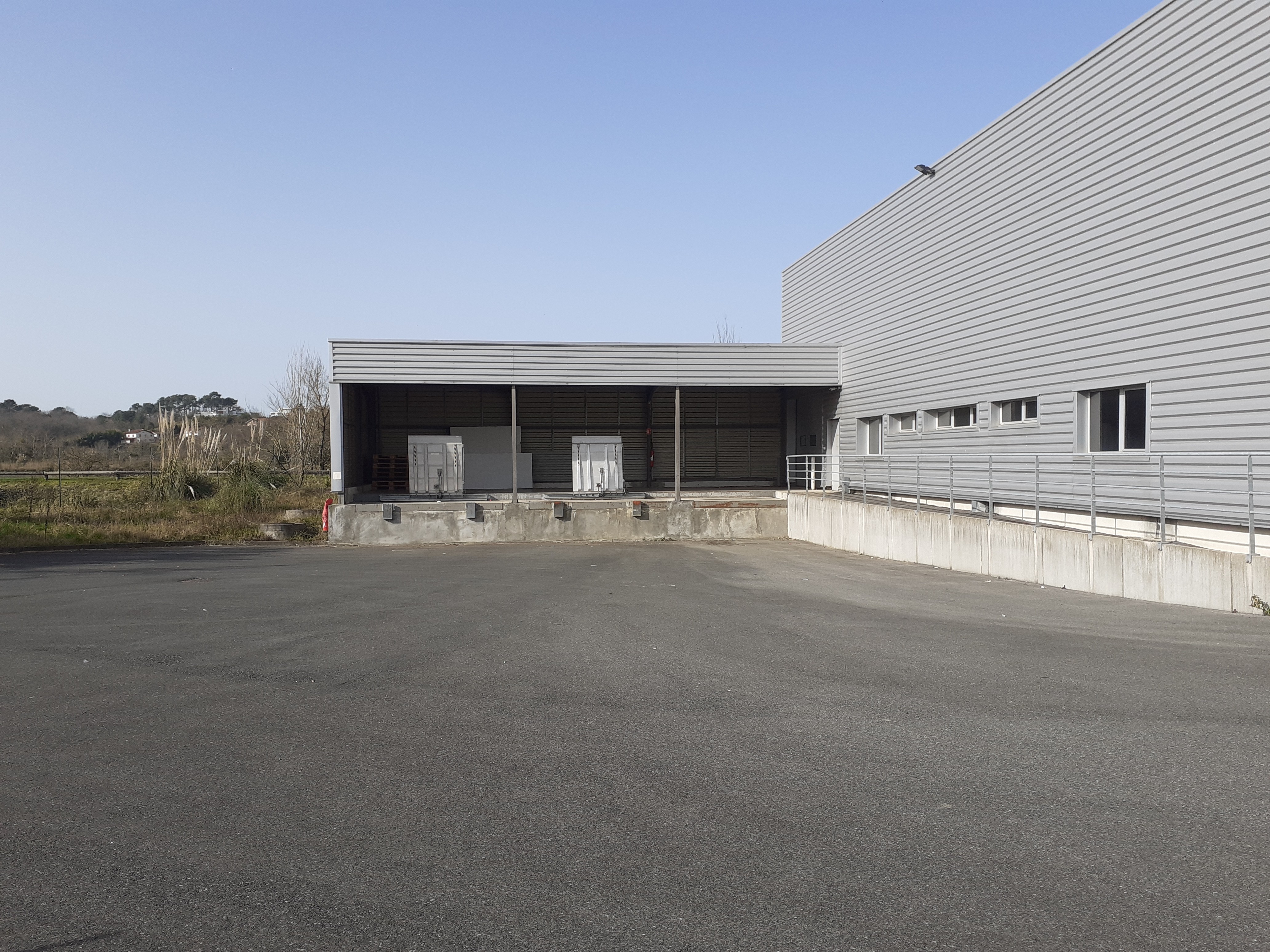 Local d'activité de 2110m² à louer proche Bayonne