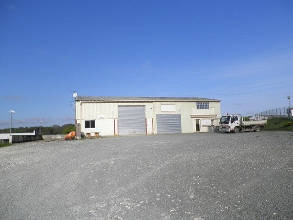 Bâtiment industriel ou artisanal de 200 m² à Eyzerac