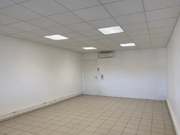 A louer - Bureaux à Ussac 104m²