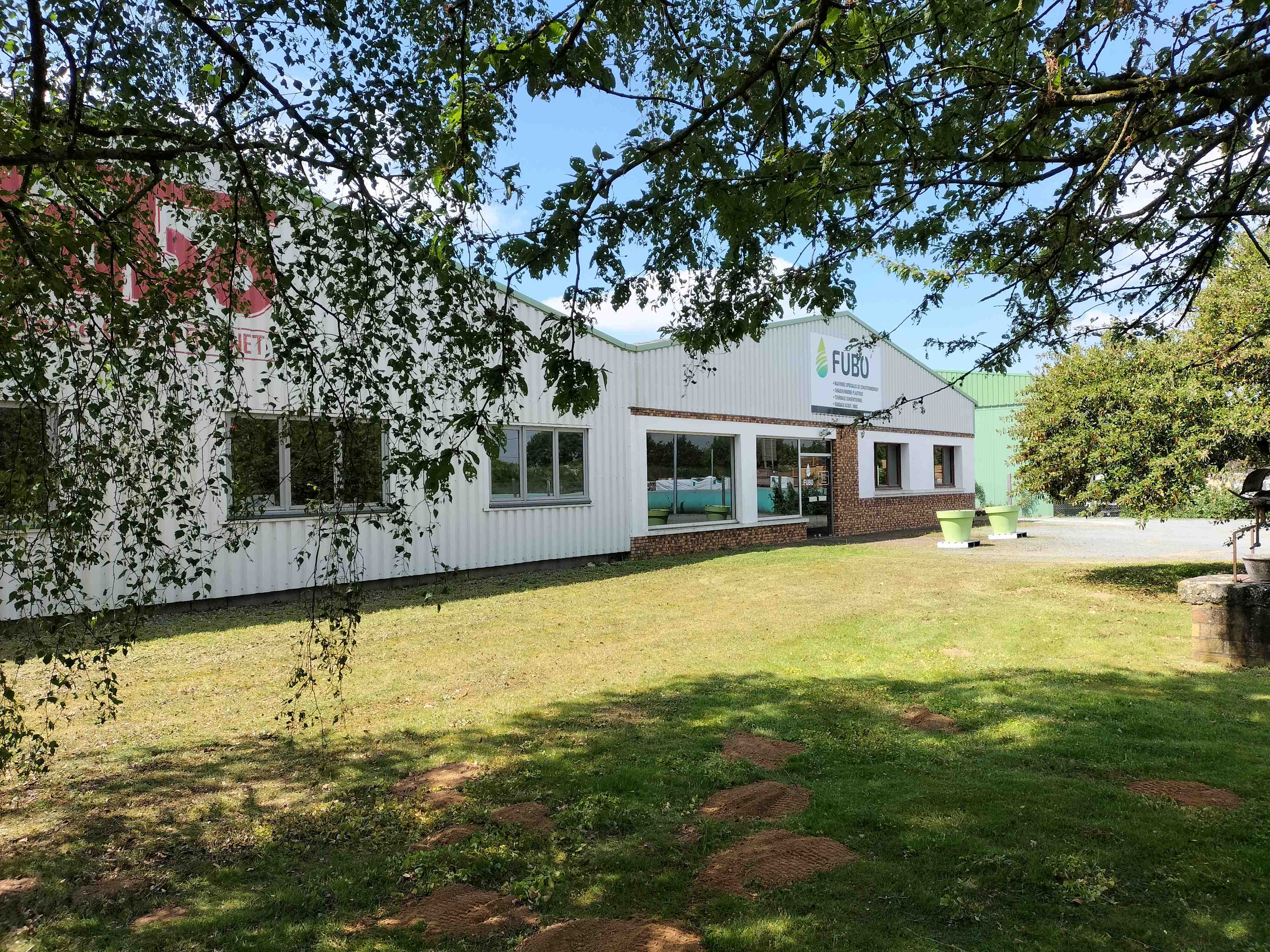 A vendre - Bâtiment industriel sur terrain 1,2 ha proche échangeur A10 - Soudan (79)