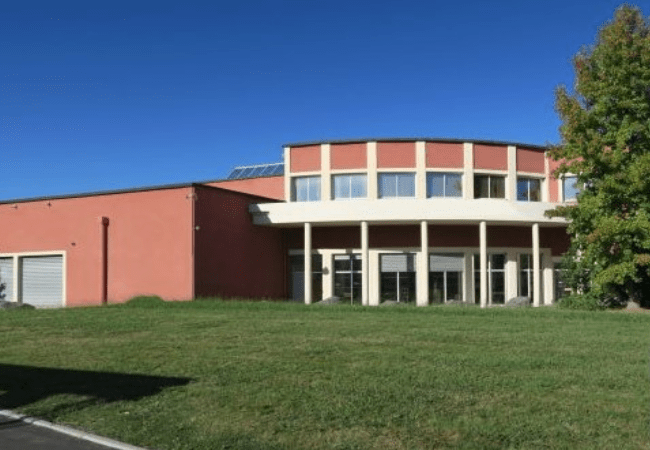A vendre beau bâtiment tertiaire de 1 500 m² sur terrain de 3 500 m² à Pau (64)