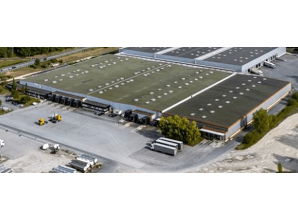 Très grand site d'activité de 40 000 m² embranché fer au Lardin Saint Lazare (24) proche A89 à louer