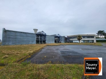 Bâtiment de 3000 m² à vendre à St Vincent de Tyrosse (40)